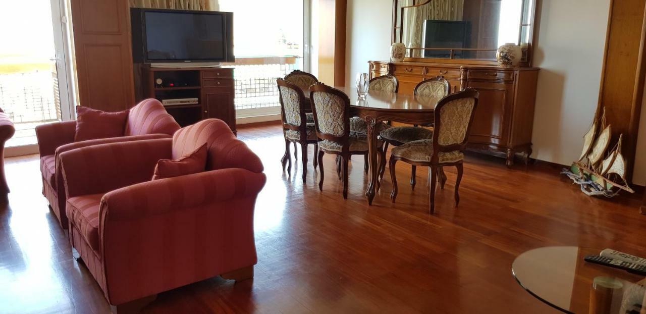 Perfect Beachfront Apartment アテネ エクステリア 写真