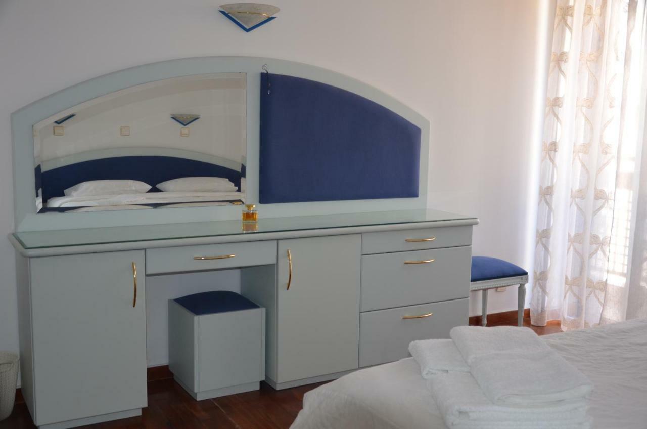 Perfect Beachfront Apartment アテネ エクステリア 写真